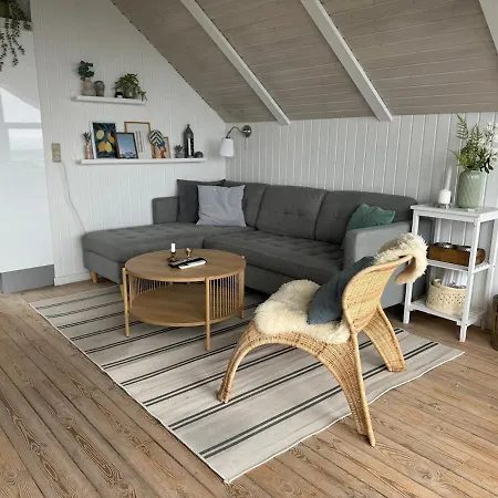 Cozy With Sea View 度假居 *